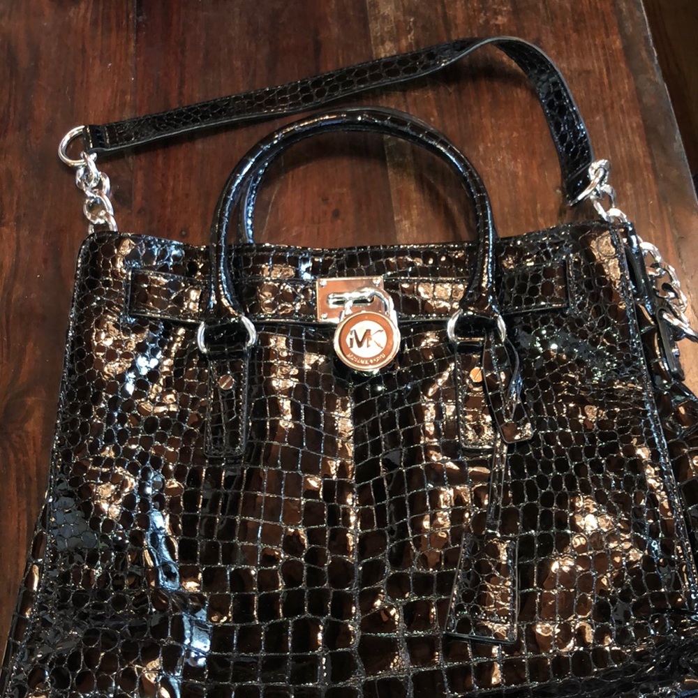 Michael Kors patent black purse 👜